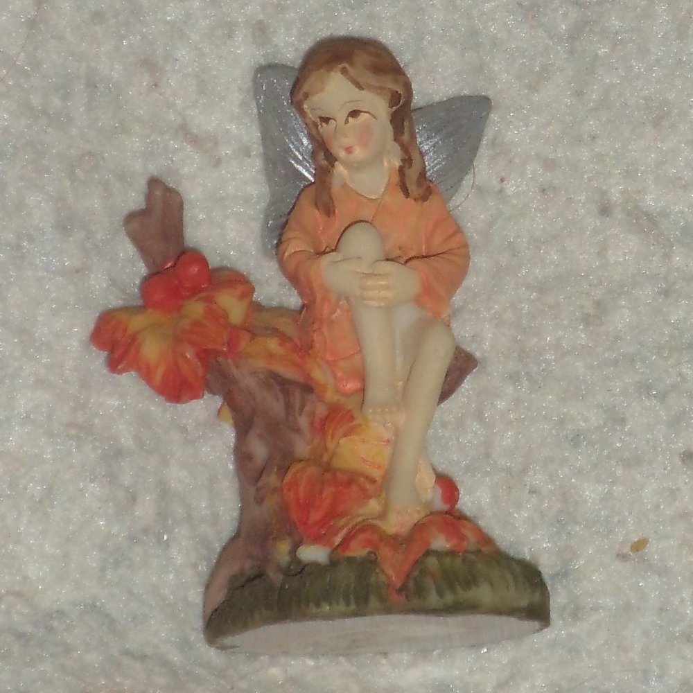 Vintage DTD Norfolk VA X'mas95 Garden Fairy Silver Winged Resin Figurine